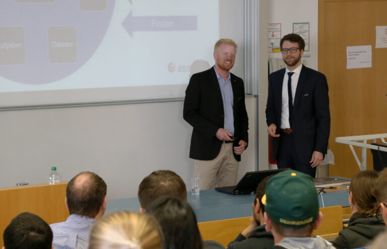 IT-Consultant Raimo Klein (re.) und Key-Account-Manager Matthias Adomat stellten assono vor und freuten sich über Fragen aus dem Publikum.