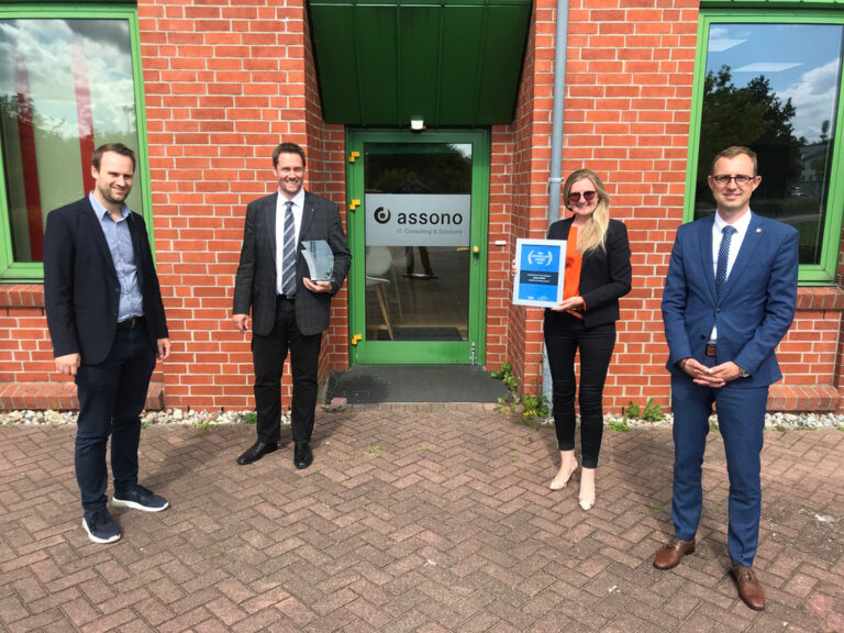 Digitalisierung made in Schleswig-Holstein: Auch die Ehrung mit dem IBM Bestseller Award 2019 war ein Thema beim Besuch des Staatssekretärs.