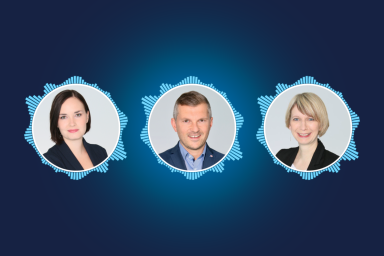 Nadine Mohrberg, Dr. Leonhard Riedl und Alexandra Wankelmuth arbeiten gemeinsam am Chatbotprojekt der IHK Akademie München und Oberbayern.