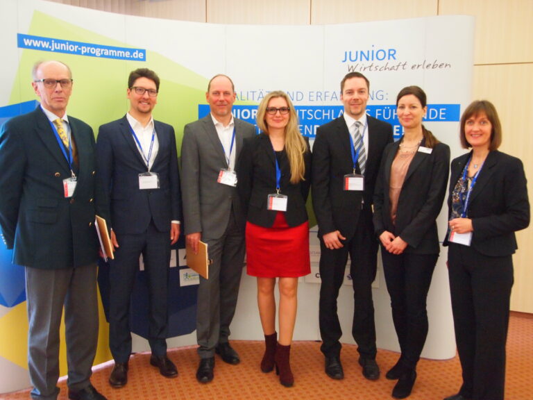 In der Jury des Junior-Expert-Wettbewerbs 2016: Lydia Bahn (mitte)