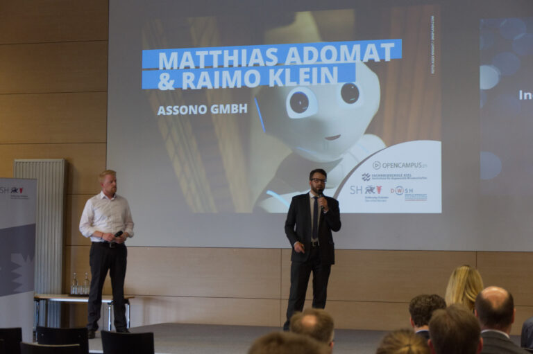 Matthias Adomat und Raimo Klein stellen den Themenbereich KI bei assono vor.