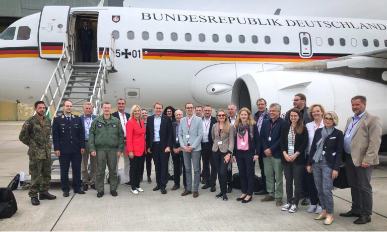 Bundesratspräsident Daniel Günther mit der Wirtschaftsdelegation auf dem Weg nach Afrika