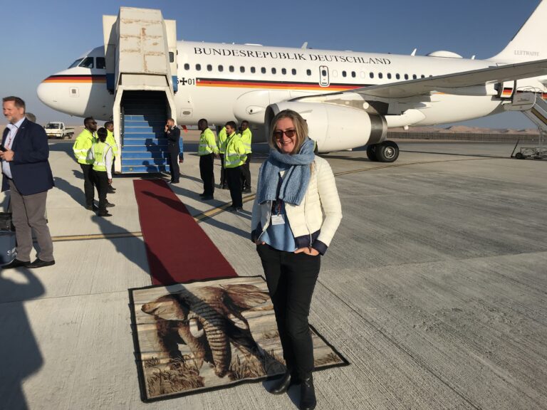 Lydia Bahn, Geschäftsführerin von assono, auf der Reise nach Namibia und Angola