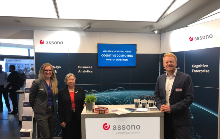 An unserem Messestand beraten und informieren wir euch gerne über Karrieremöglichkeiten in der IT-Branchen bei assono.